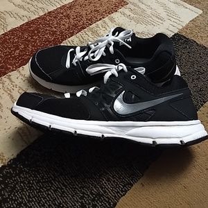 Women's Nike Relentless 2-Size 12